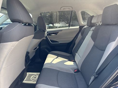 Used 2022 Toyota RAV4 XLE AWD/4WD image 26