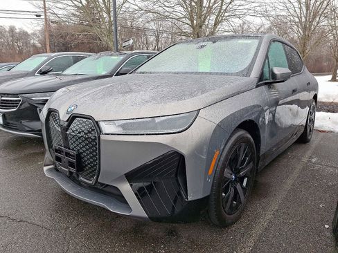 Used 2025 BMW iX xDrive50 w/ Premium Package image 3