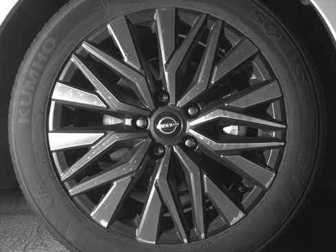 Used 2025 Nissan Altima 2.5 SV FWD image 13