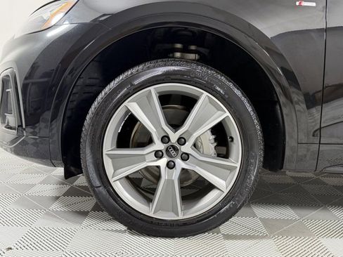 Certified 2025 Audi Q5 2.0T Premium image 9
