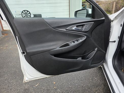 Used 2017 Chevrolet Malibu LT image 13