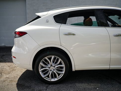 Used 2021 Maserati Levante S GranLusso image 15