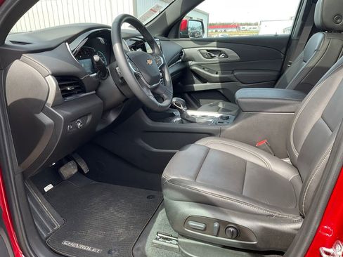 Used 2023 Chevrolet Traverse LT w/ LT Premium Package AWD/4WD image 2