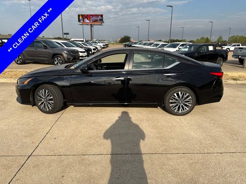 Used 2024 Nissan Altima 2.5 SV FWD image 3