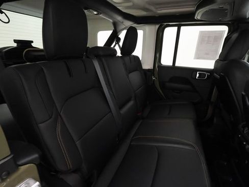 Used 2025 Jeep Wrangler Unlimited Sahara image 21