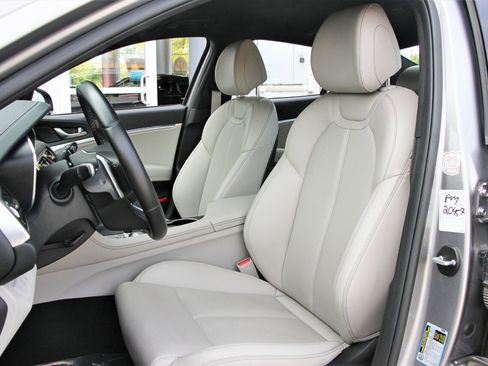 Used 2022 Genesis G70 2.0T image 19