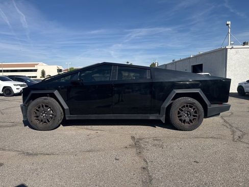 Used 2024 Tesla Cybertruck AWD Crew Cab image 4