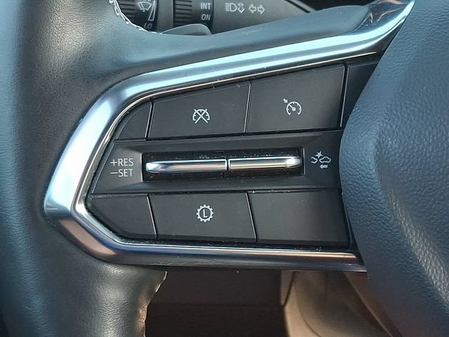 Used 2025 Chevrolet Traverse LT FWD image 22