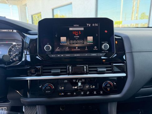 Used 2025 Nissan Pathfinder SV image 17