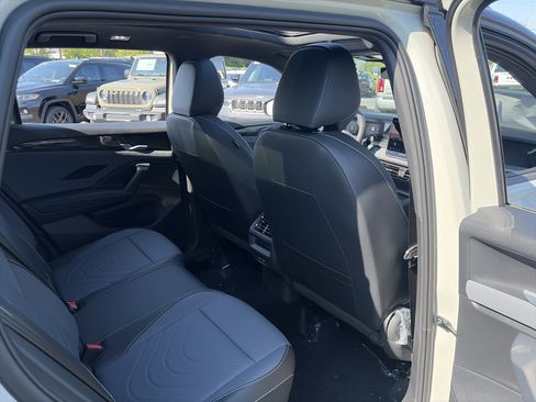 New 2026 Volkswagen Tiguan SE R-Line AWD/4WD image 19