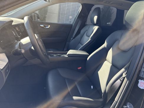 Used 2025 Volvo XC60 B5 Plus image 16