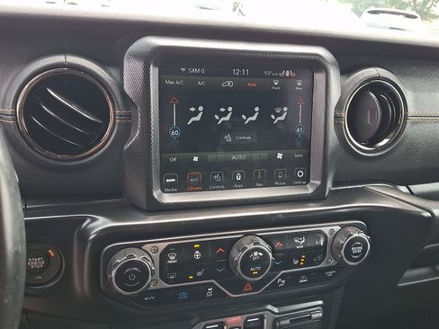 Used 2021 Jeep Wrangler Unlimited Sahara AWD/4WD image 15
