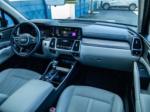 Used 2022 Kia Sorento EX w/ Panoramic Sunroof Package FWD image 31