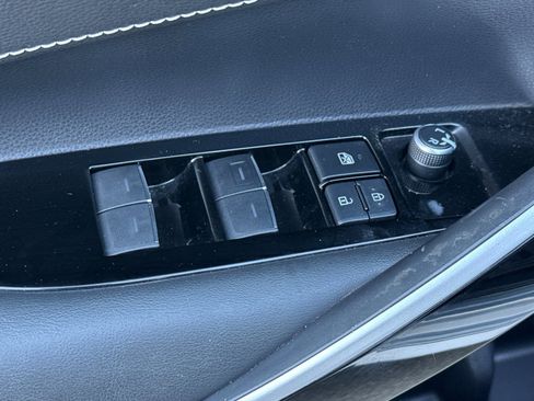 Used 2020 Toyota Corolla XSE image 17