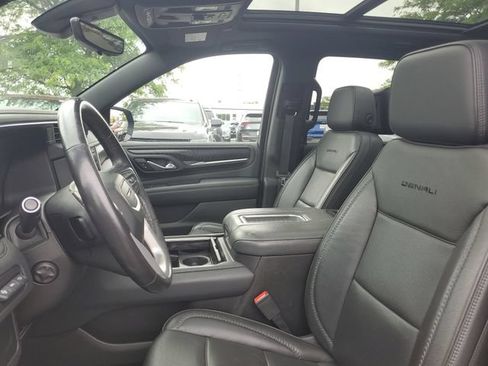 Used 2021 GMC Yukon XL Denali w/ Denali Premium Package AWD/4WD image 17
