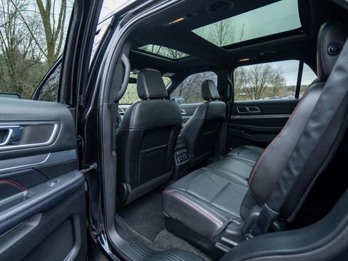 Used 2018 Ford Explorer Sport w/ Equipment Group 401A AWD/4WD image 17