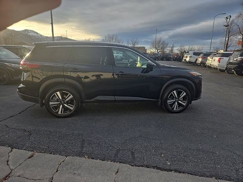 Used 2025 Nissan Rogue SL image 5