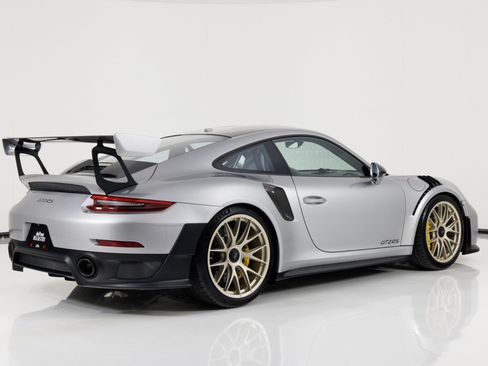 Used 2018 Porsche 911 GT2 RS RWD image 3
