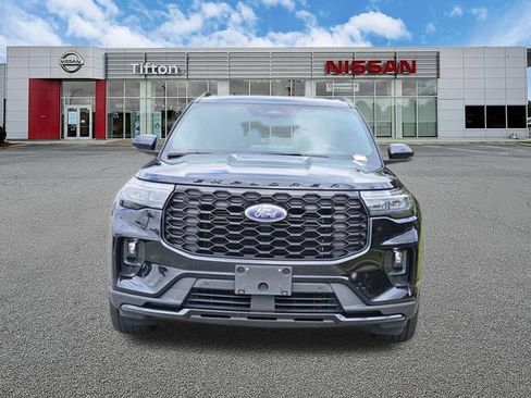 Used 2025 Ford Explorer ST-Line w/ ST-Line Street Pack AWD/4WD image 2