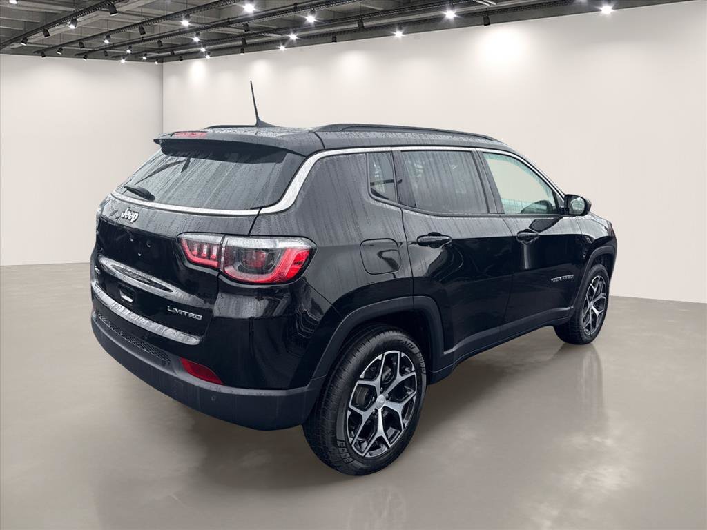 Used 2024 Jeep Compass Limited AWD/4WD image 7