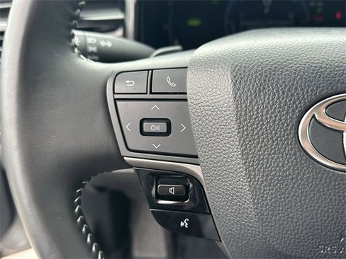 Used 2025 Toyota Camry SE image 13