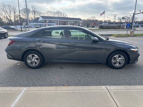 Certified 2025 Hyundai Elantra SE image 6