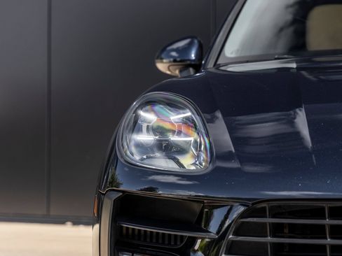 Certified 2020 Porsche Macan S AWD/4WD image 17