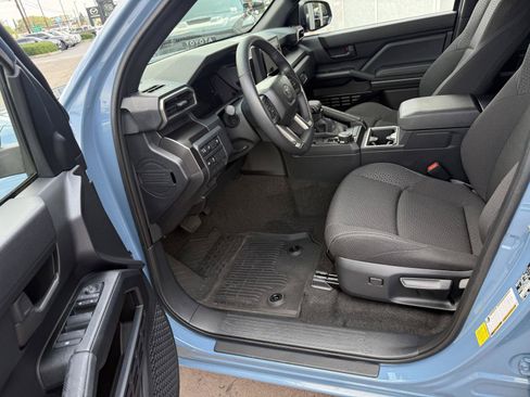 Used 2025 Toyota 4Runner SR5 AWD/4WD image 18