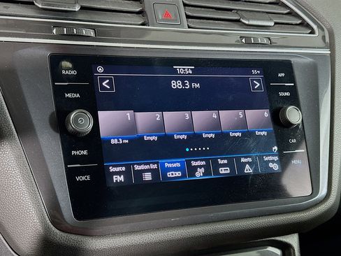 Used 2024 Volkswagen Tiguan SE image 19