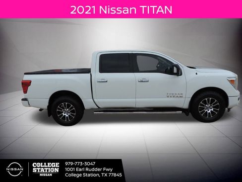Used 2021 Nissan Titan SV w/ SV Convenience Package image 2
