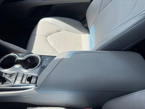 Used 2018 Toyota Camry XSE FWD image 14