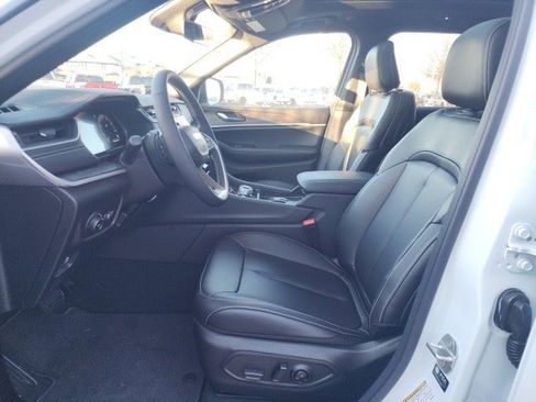 New 2025 Jeep Grand Cherokee Limited image 19