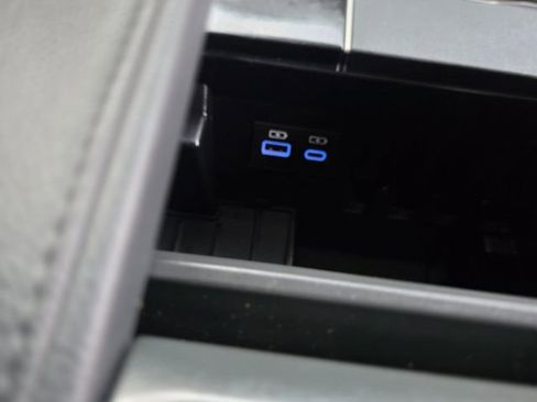 Used 2022 Toyota Tundra SR5 w/ SR5 Premium Package image 33