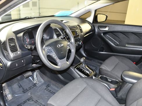 Used 2018 Kia Forte LX image 2