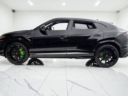 Used 2019 Lamborghini Urus AWD/4WD image 3