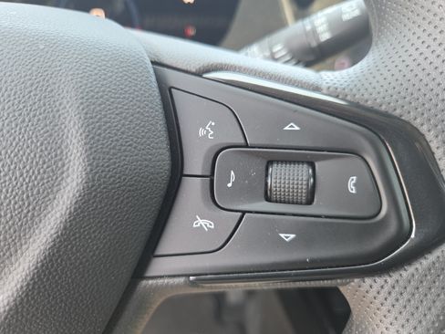 Used 2026 Chevrolet Trax LT FWD image 29