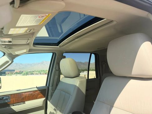 Used 2012 Lincoln Navigator L 2WD image 23
