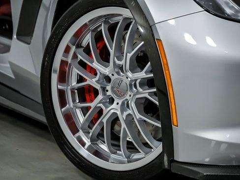 Used 2015 Chevrolet Corvette Z06 w/ 3LZ Preferred Equipment Group RWD image 4