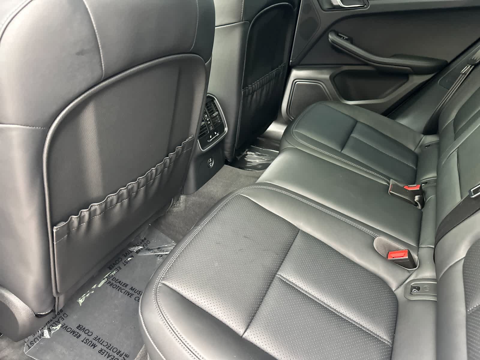 Certified 2025 Porsche Macan AWD/4WD image 13