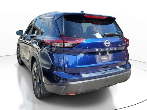 Used 2025 Nissan Rogue SV w/ SV Premium Package FWD image 3