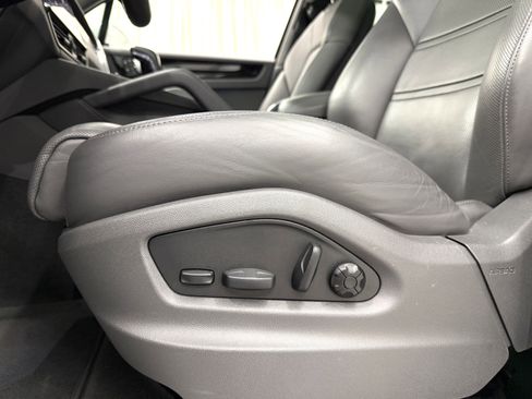 Certified 2023 Porsche Cayenne AWD/4WD image 33