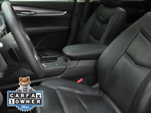 Used 2017 Cadillac XT5 Luxury w/ Driver Awareness Package FWD image 11