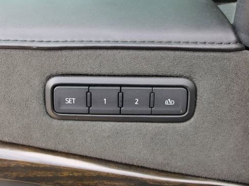 Used 2020 Cadillac Escalade ESV Platinum RWD image 16