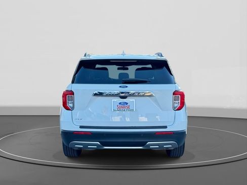 Certified 2022 Ford Explorer XLT w/ Equipment Group 202A image 5