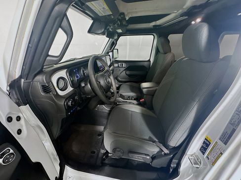Used 2024 Jeep Wrangler Unlimited w/ Convenience Group AWD/4WD image 13