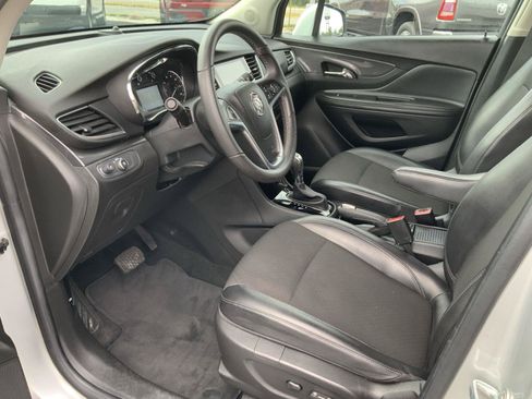 Used 2020 Buick Encore Preferred FWD image 19