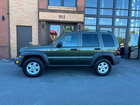 Used 2007 Jeep Liberty Sport AWD/4WD image 4