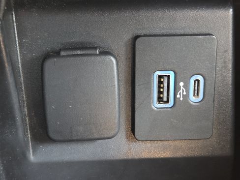 Used 2021 Ford Explorer XLT AWD/4WD image 5
