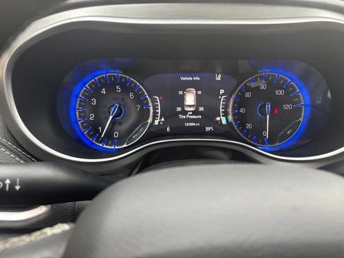 Used 2020 Chrysler Pacifica Limited w/ Quick Order Package 27H Red S FWD image 11