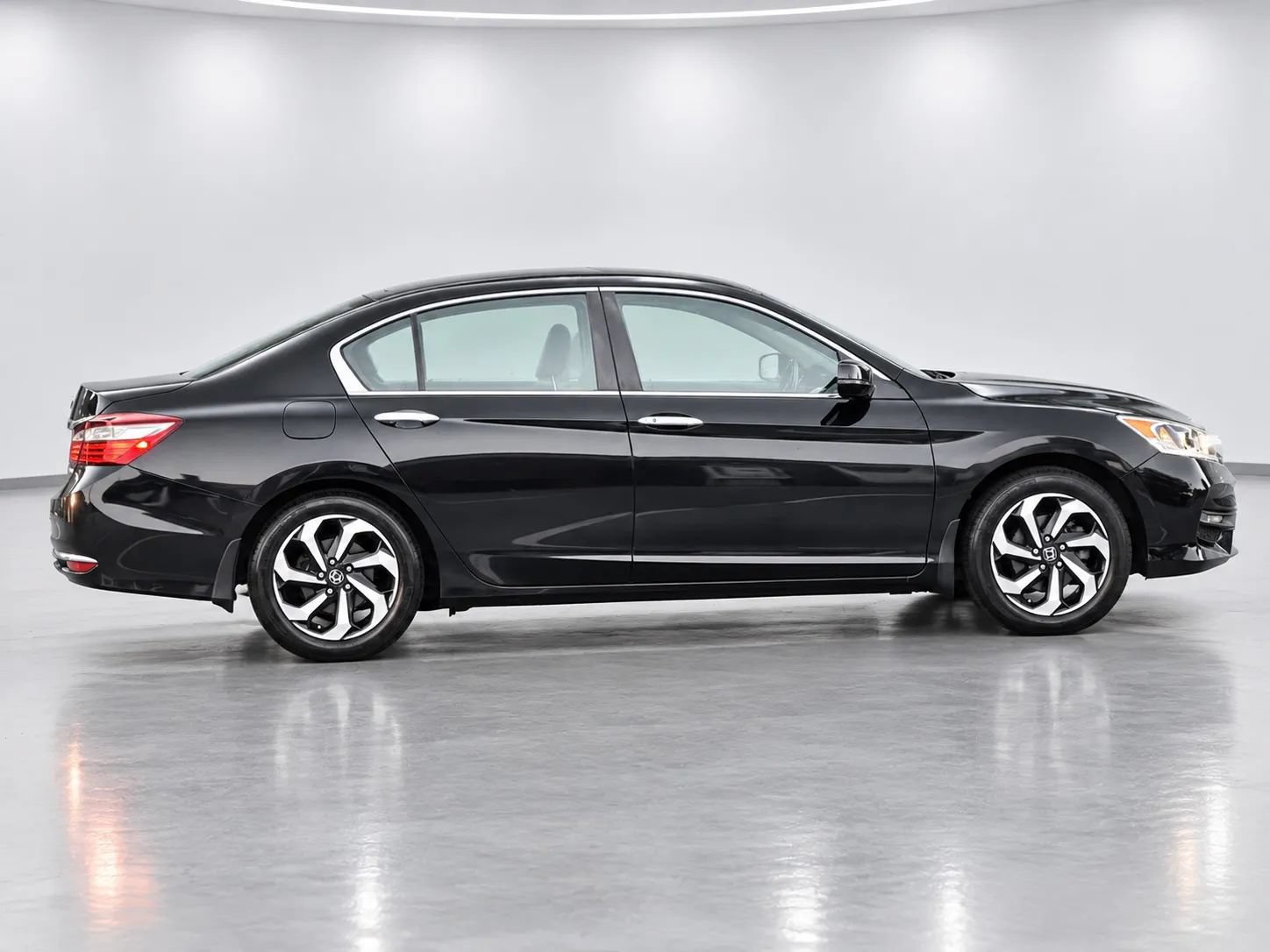 Used 2017 Honda Accord EX-L image 7